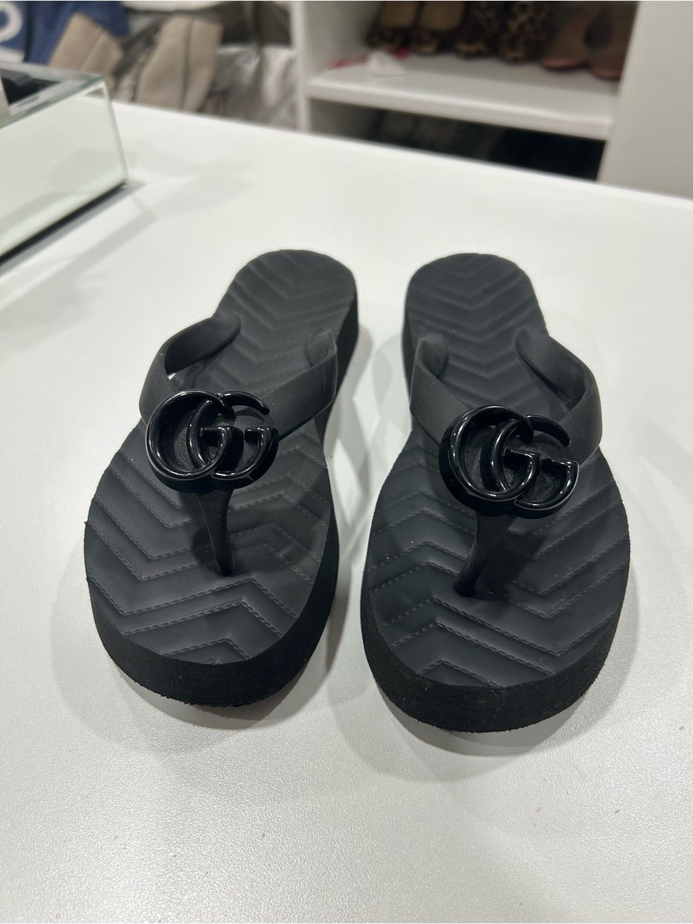 Gucci Black Logo-Accent Women's Flip Flop Sandals 35